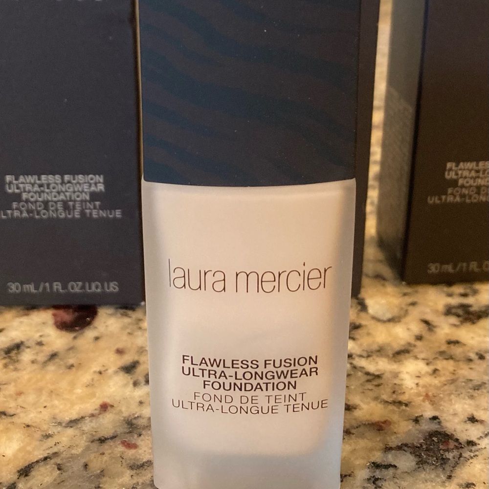 2 bottles of Laura Mercier Foundation 2N1 Cashew BNIB